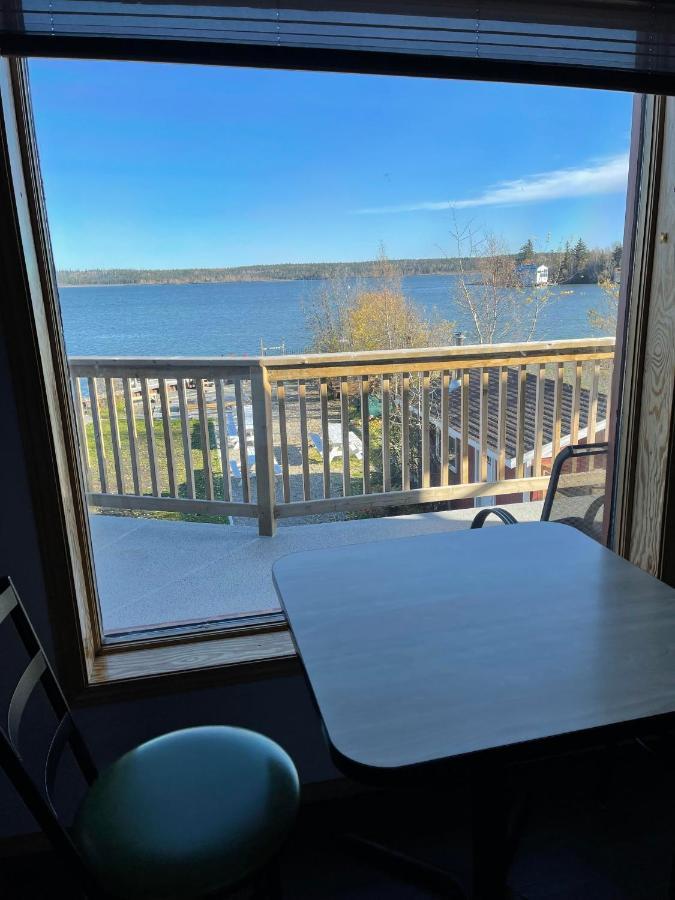 Aurora Bayside Inn Yellowknife Exterior foto