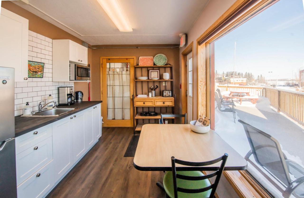 Aurora Bayside Inn Yellowknife Exterior foto