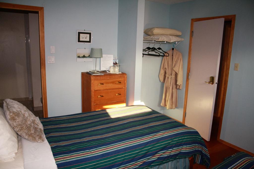 Aurora Bayside Inn Yellowknife Habitación foto