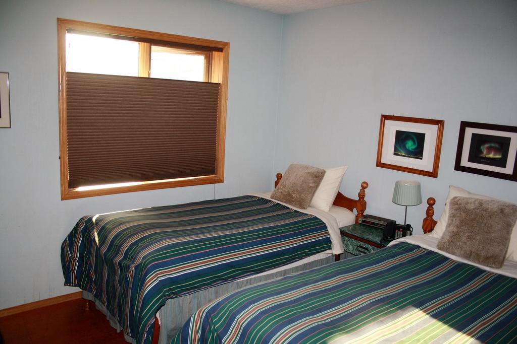 Aurora Bayside Inn Yellowknife Habitación foto