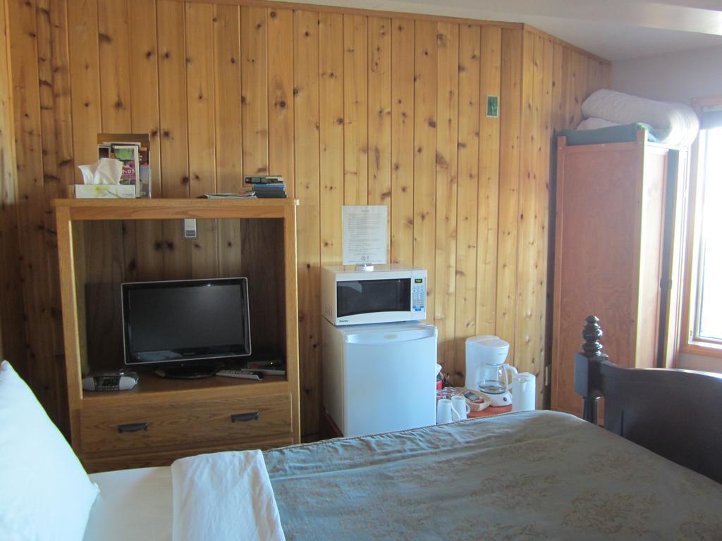 Aurora Bayside Inn Yellowknife Habitación foto