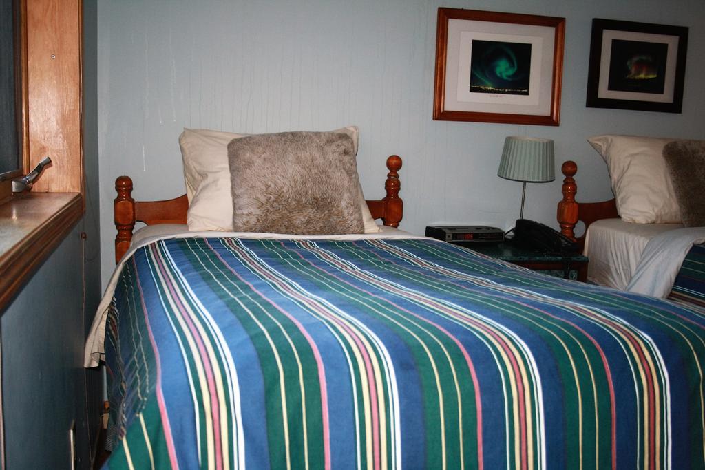 Aurora Bayside Inn Yellowknife Habitación foto