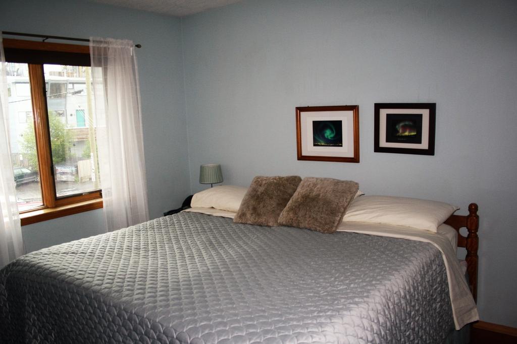 Aurora Bayside Inn Yellowknife Habitación foto
