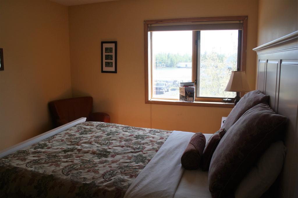 Aurora Bayside Inn Yellowknife Habitación foto
