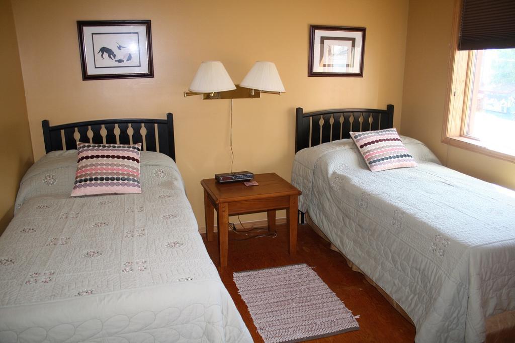 Aurora Bayside Inn Yellowknife Habitación foto