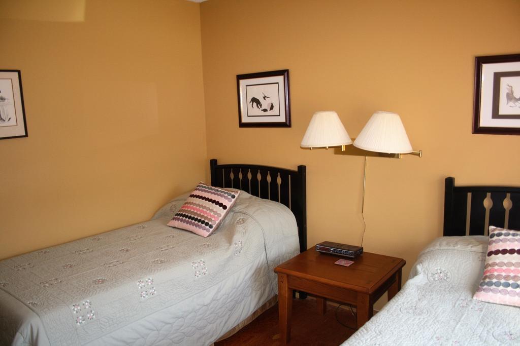 Aurora Bayside Inn Yellowknife Habitación foto